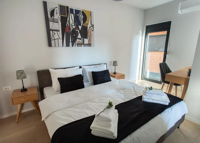 Lina - Pg, 2 Bedroom *