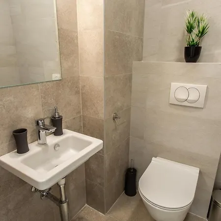 Apartment Lina - Pg, 2 Bedroom Podgorica