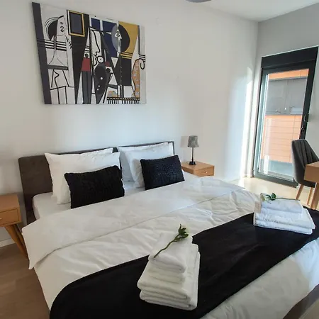 Lina - Pg, 2 Bedroom *